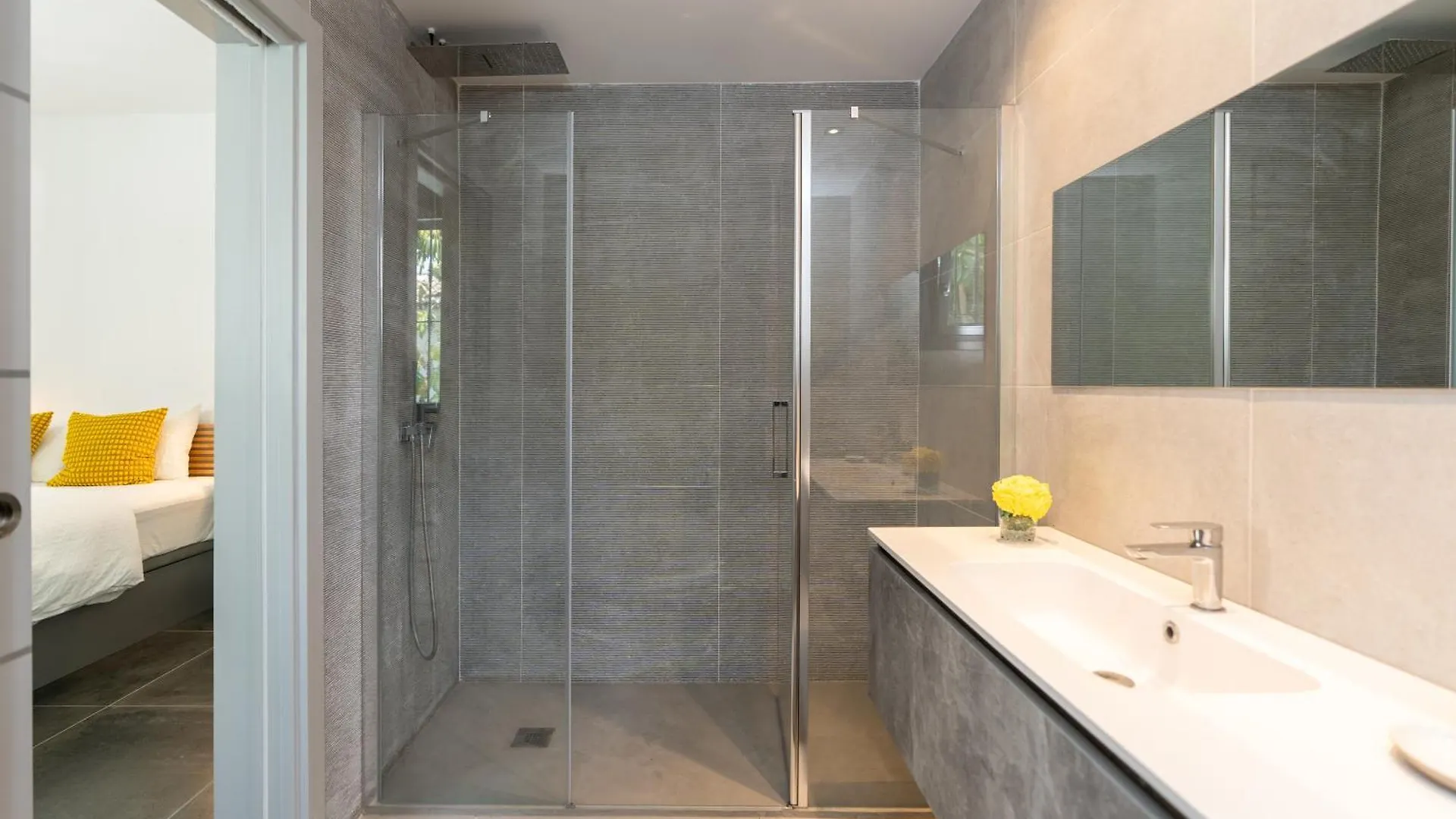 Newly Renovated 6 Bdrm Grand Villa W Pool And Views 马尔韦利亚 公寓