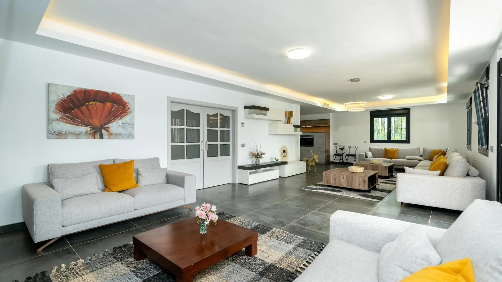 公寓 Newly Renovated 6 Bdrm Grand Villa W Pool And Views 马尔韦利亚 西班牙
