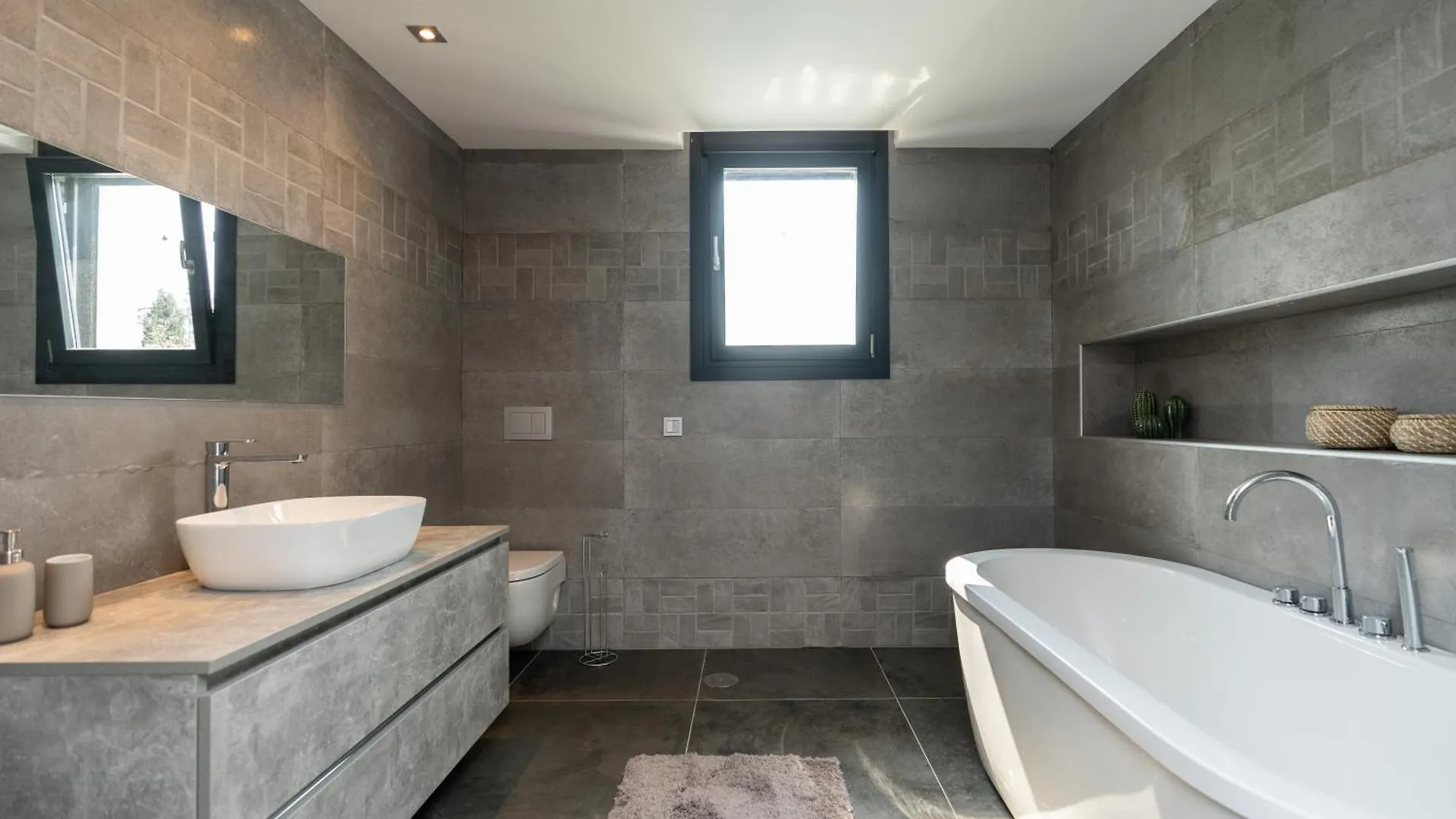 Newly Renovated 6 Bdrm Grand Villa W Pool And Views 马尔韦利亚 0*,