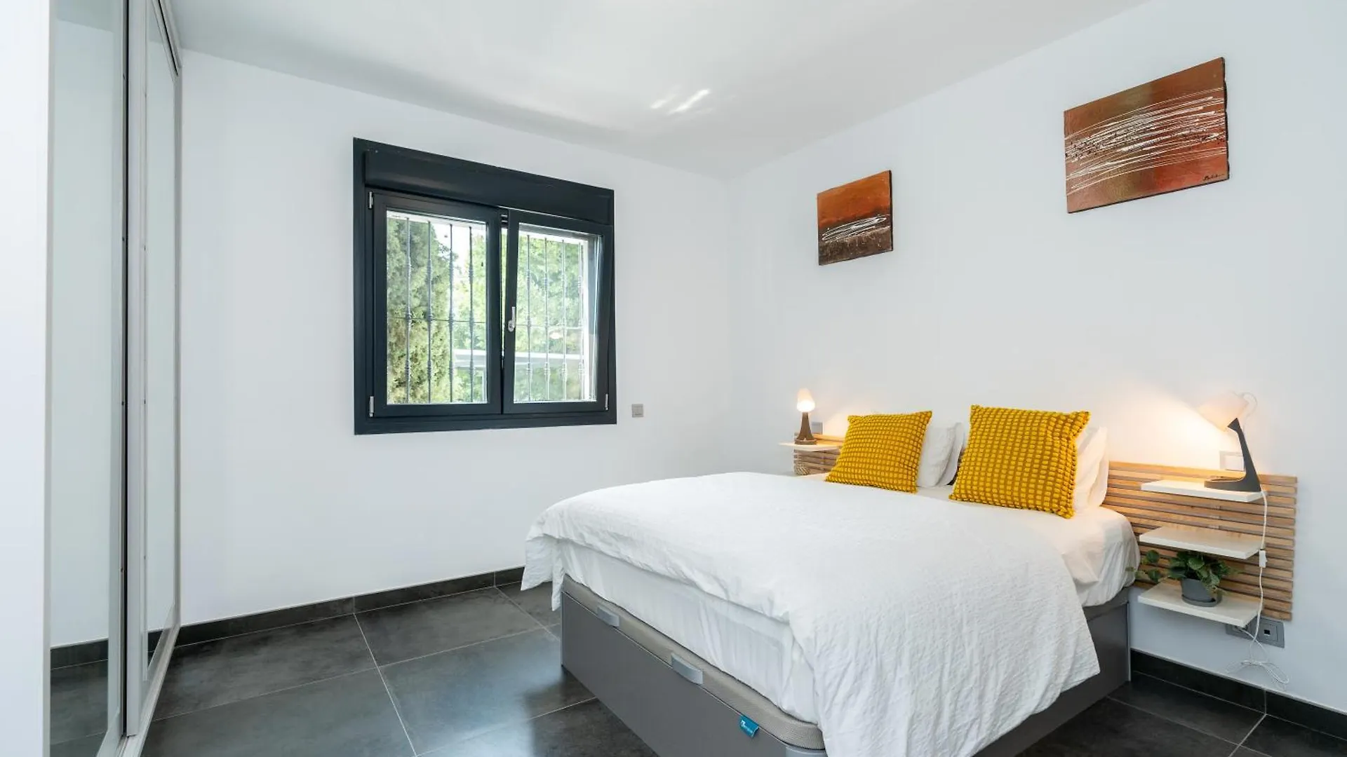 Newly Renovated 6 Bdrm Grand Villa W Pool And Views 马尔韦利亚 0*,