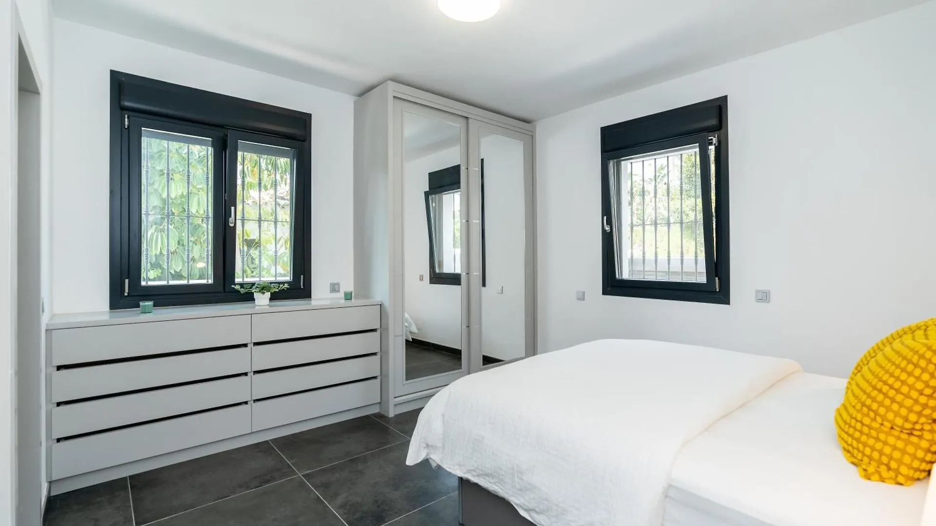 Newly Renovated 6 Bdrm Grand Villa W Pool And Views 马尔韦利亚 公寓